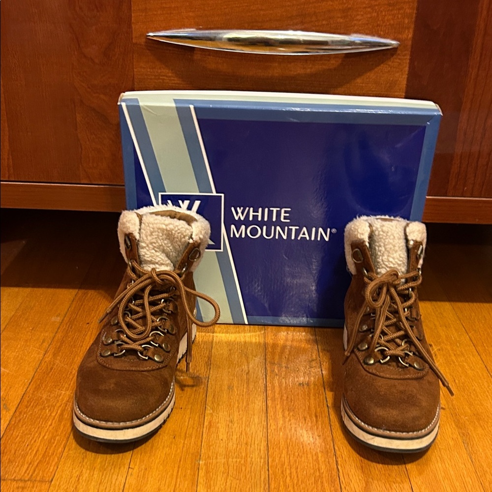 White Mountain Chestnut Suede Boots